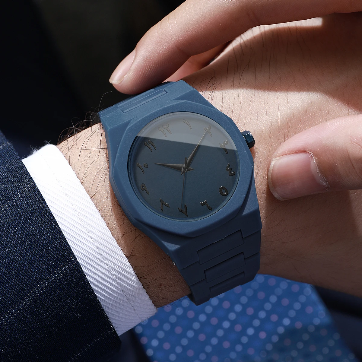 

1 шт. мужские подарочные часы, стильные простые арабские цифровые циферблаты, красивые классические универсальные повседневные кварцевые часы (коробка не входит в комплект)