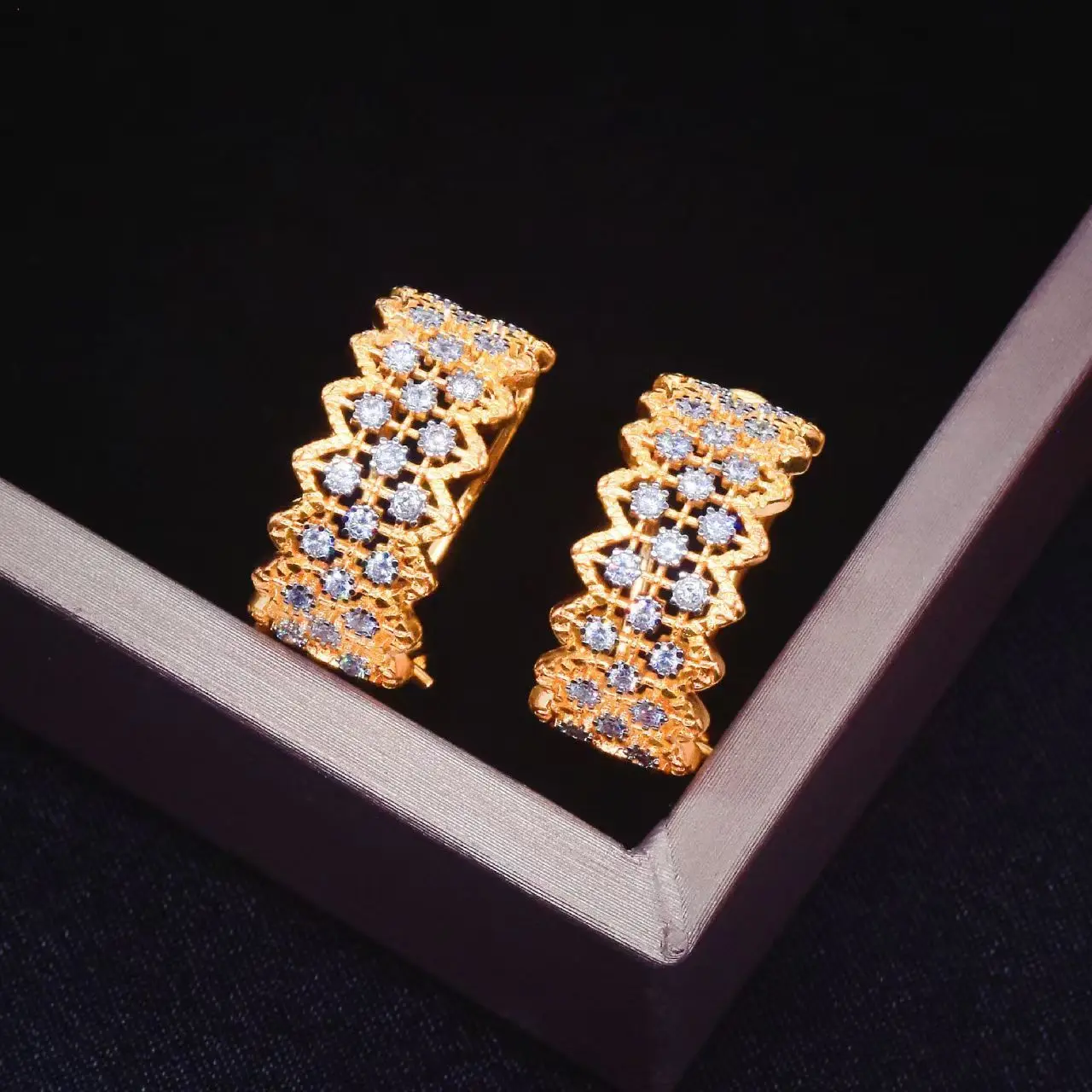 

New European and American retro brushed high-grade micro-inlaid mesh bracelet lace hollowed out Full Star women jewelry set