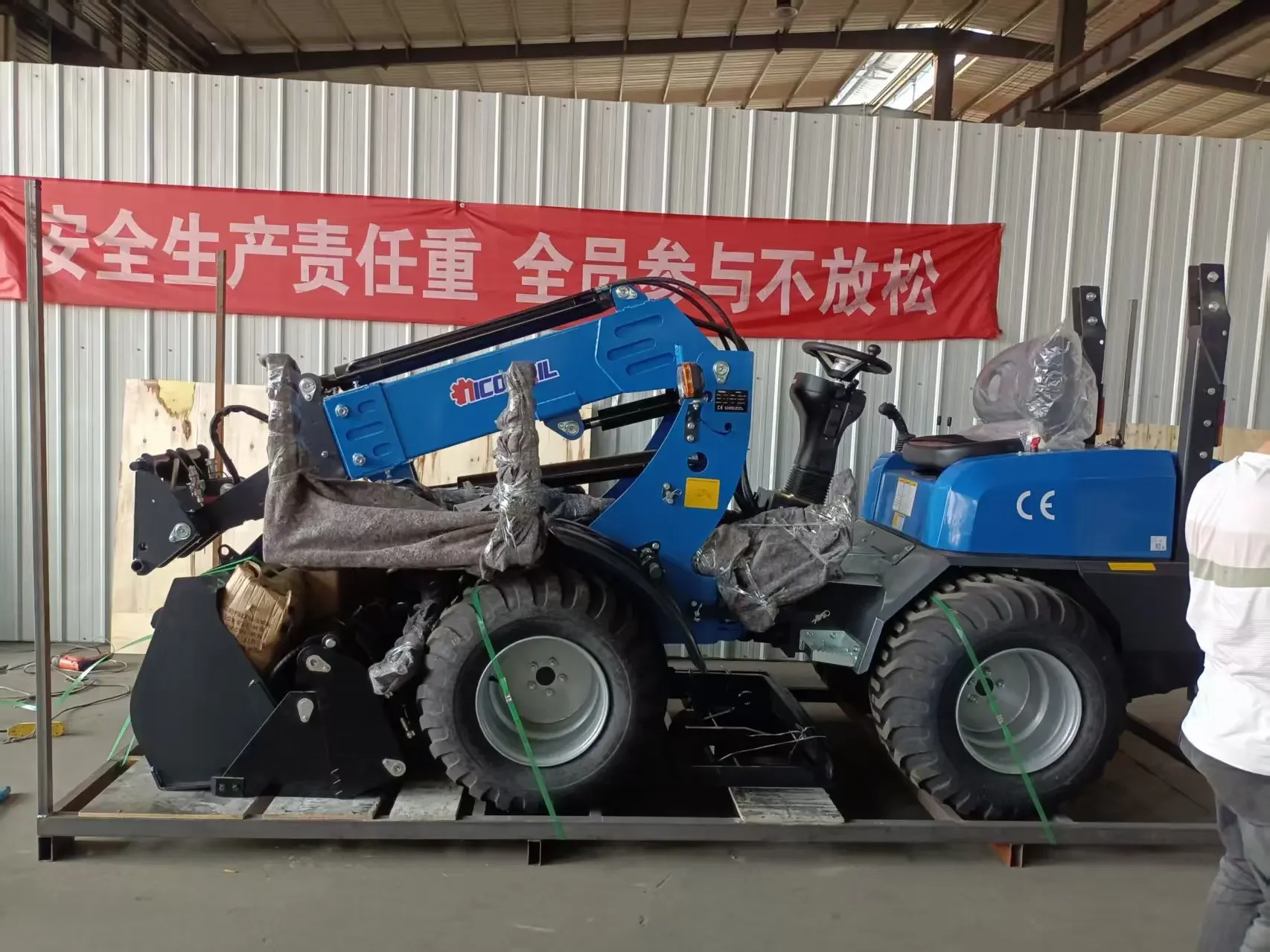 Mini cargador de dirección antideslizante Nicosail con tracción en las cuatro ruedas, cargador de brazo telescópico diésel a la venta con descuento