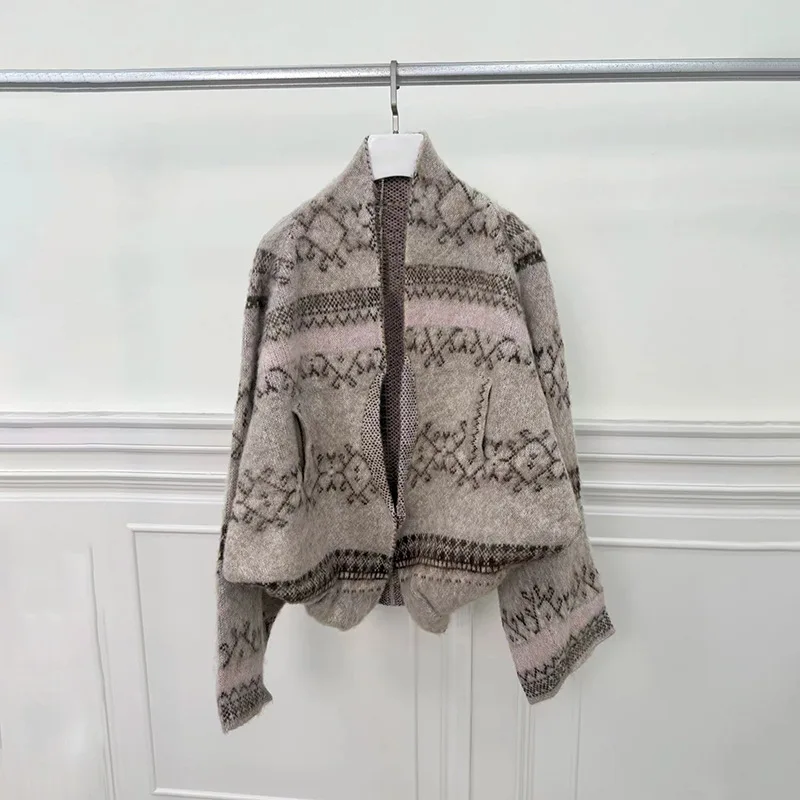 

【Gift Free】2025 Autumn Winter French Niche Oatmeal Jacquard Knit Shawl Short Coat Women Trendy Drop-Shoulder Outerwear