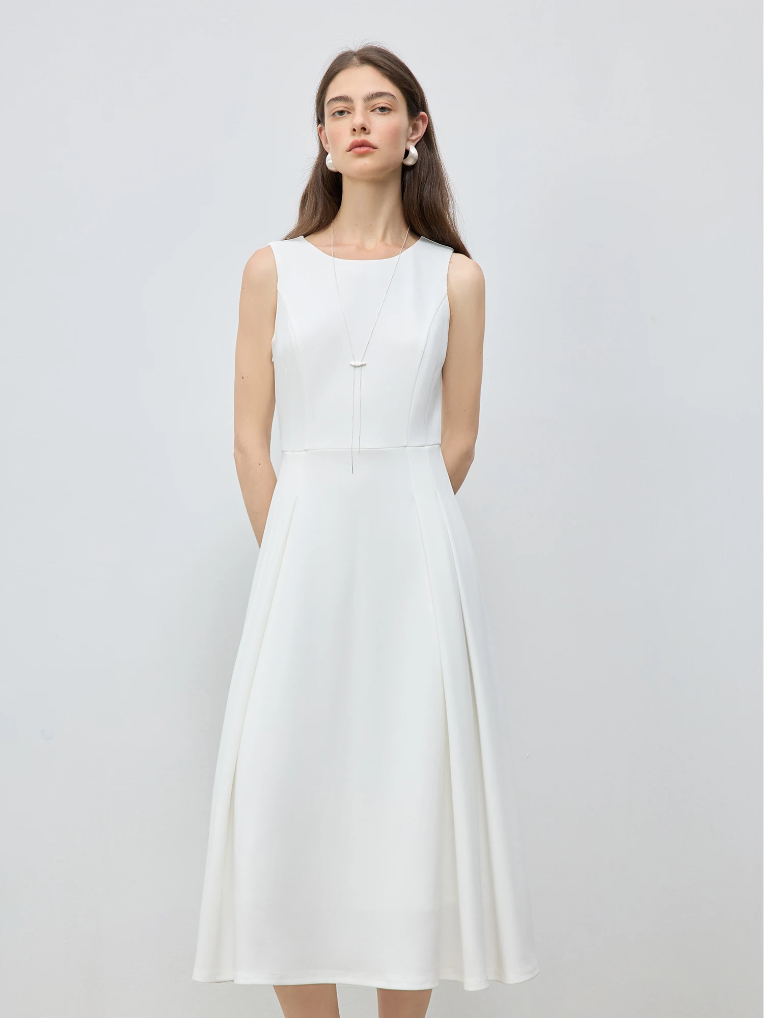 ZIQIAO 2025 ฤดูร้อนผู้หญิงชุดเดรสแขนกุดที่ได้แรงบันดาลใจจากฝรั่งเศส - การกําหนดเอวและสง่างาม Silhouette ชุดลําลอง 25ZQ92090