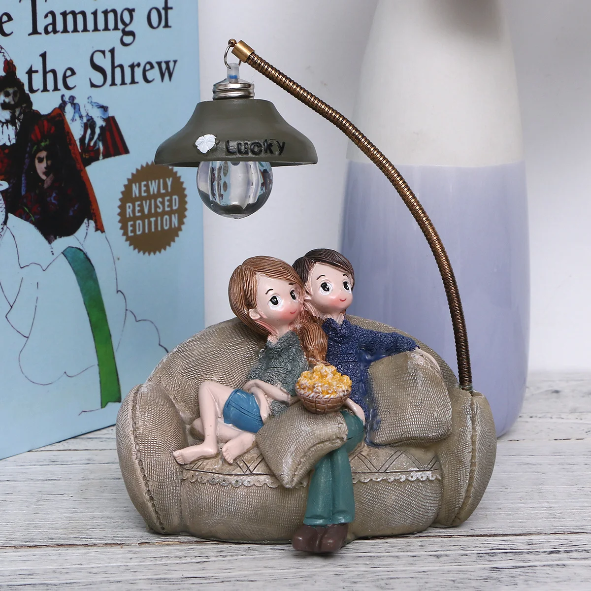 

Resin Couple Lamp Ornaments Home Decoration Bedroom Living Room Wedding Romantic Gift Valentines Lovers Couple Lamp Ornaments