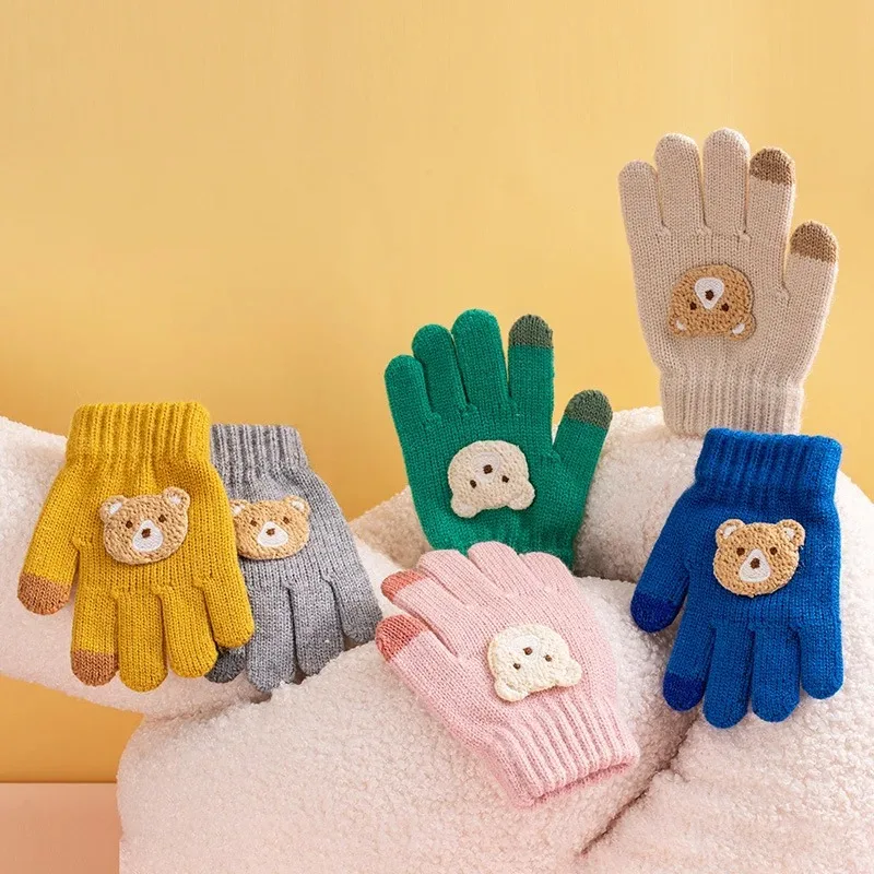 

2-6 Year Old Cartoon Bear Baby Gloves with Crochet Hooks, Thick Winter Warmth Knitted Gloves, Boys, Girls, and Children's Thick