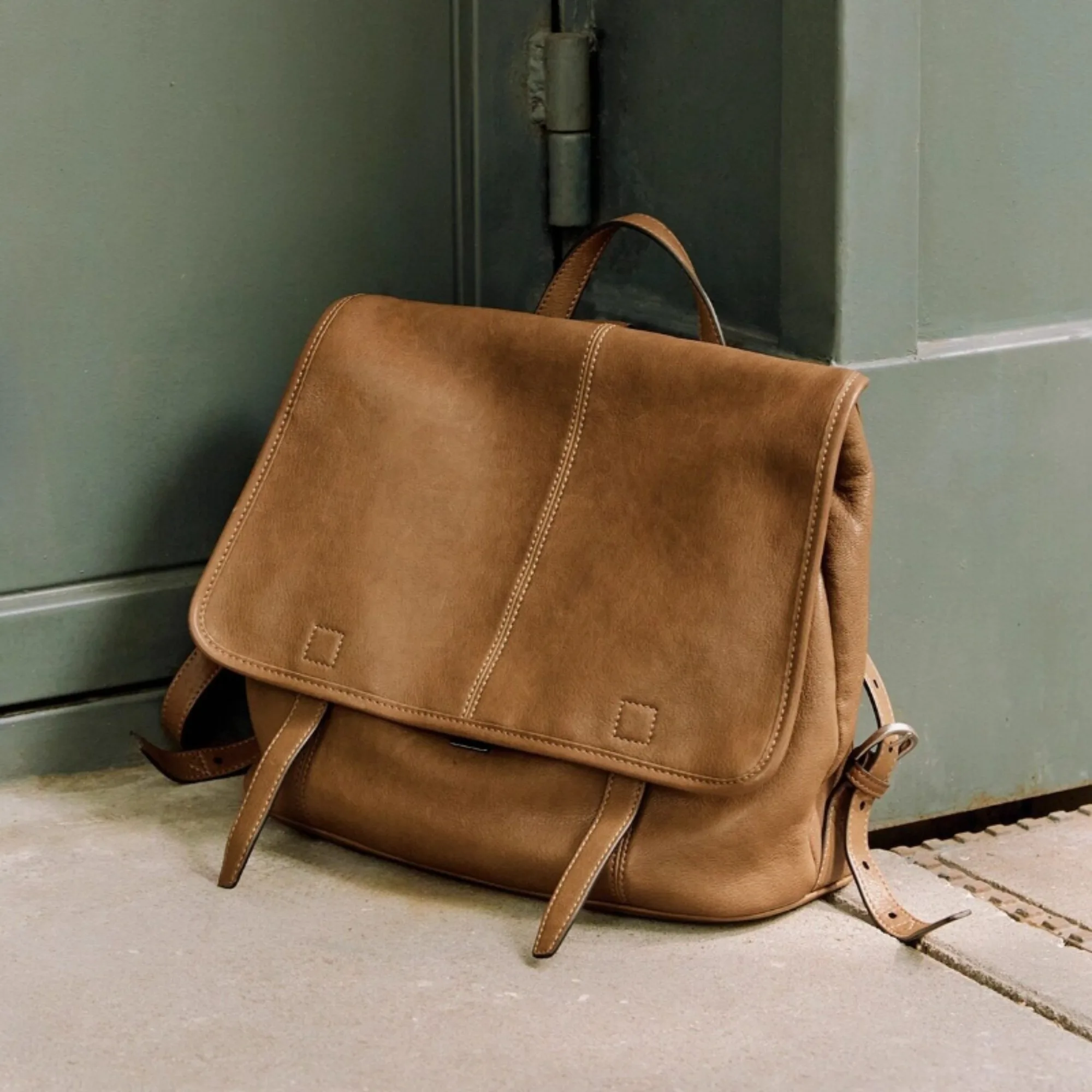 CKKUI Retro Women's Genuine Leather Backpack,Flip Shoulder Bags, Casual Multifunctional, Suitable for Daily Use and Travel