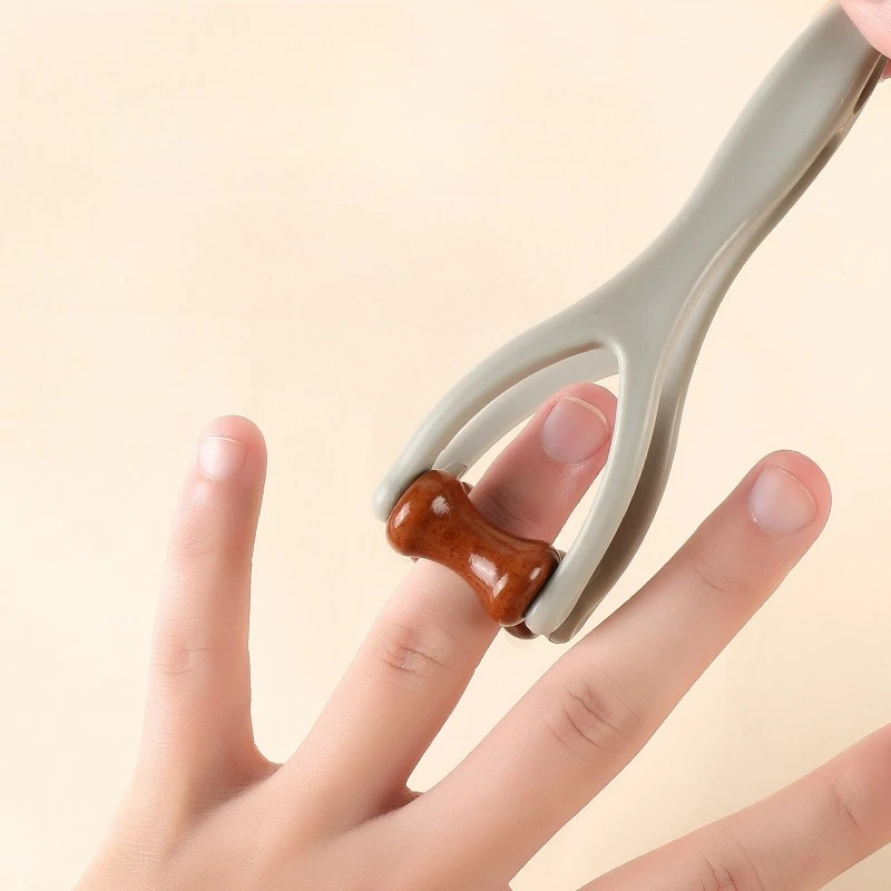 

Набор из 3 массажеров для пальцев: игольчатый, роликовый, зажимной. Для разблокировки меридианов, скребкового массажа, улучшения кровообращения и удлинения пальцев.