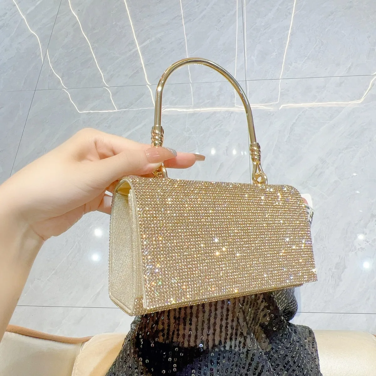 新しいスパークリングクリスタルハンドバッグ女性のショルダークラッチ財布高級結婚式誕生日宴会パーティーイブニングバッグハンドヘルドエレガント