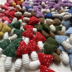 11 Colors 6cm Handmade 3D Cute Mushroom Keychain Cartoon Mini Hand Knitted Car Keyring Clothing Shoes Scarf Socks Bag Stationery