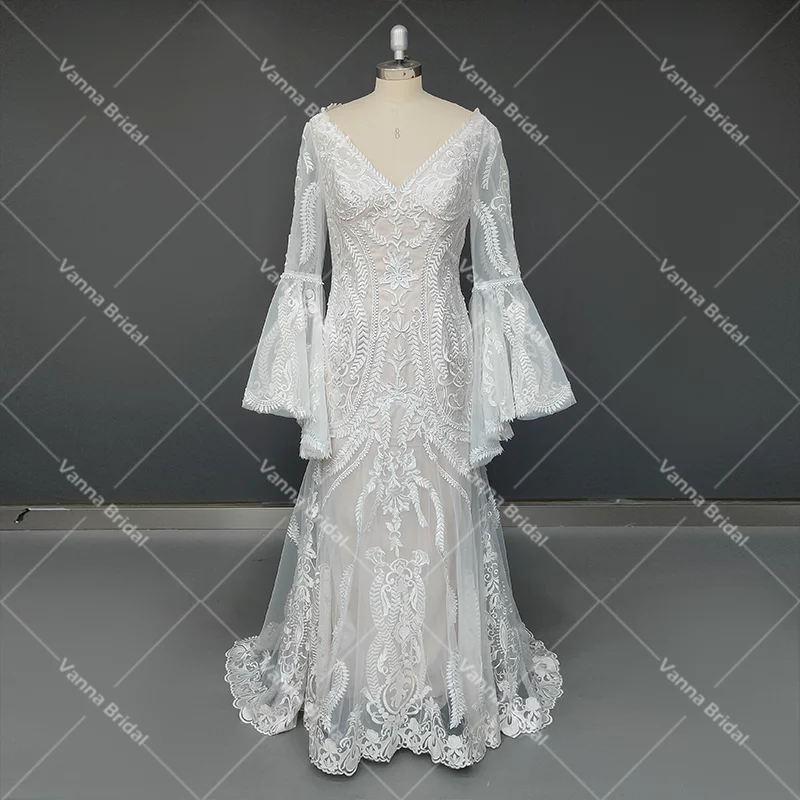 Vestido de noiva de renda floral rústico com decote em v vestido de noiva sem costas sereia feito sob encomenda botões elopement fotografia vestido de casamento