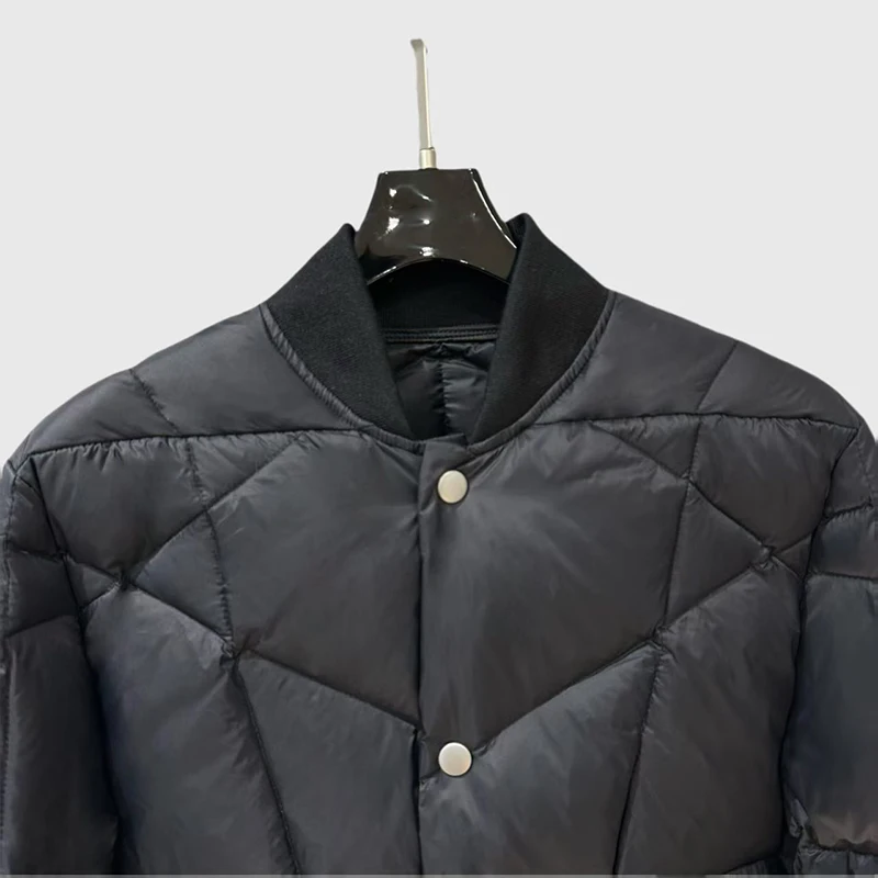 Chaqueta corta de plumón para mujer, chaqueta de motociclista elegante y cálida, chaqueta de retazos acolchada con diamantes, alta calidad, 2025, recién llegado