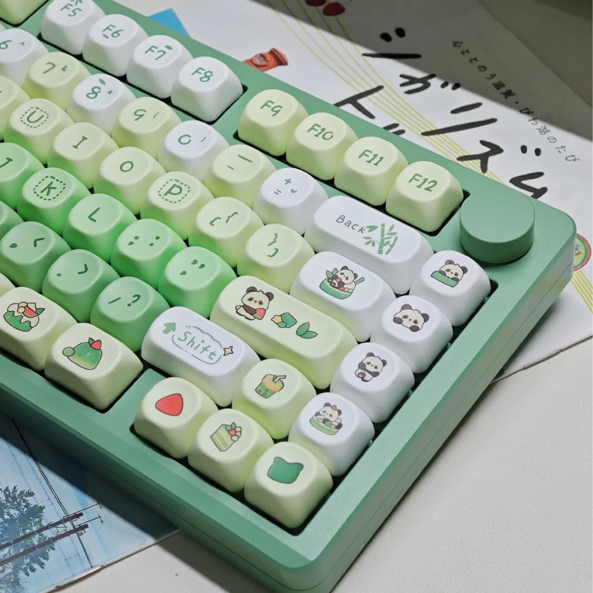 

Gradual change Panda theme PBT sublimation keycap MOA high opaque cross mechanical shaft universal keycap
