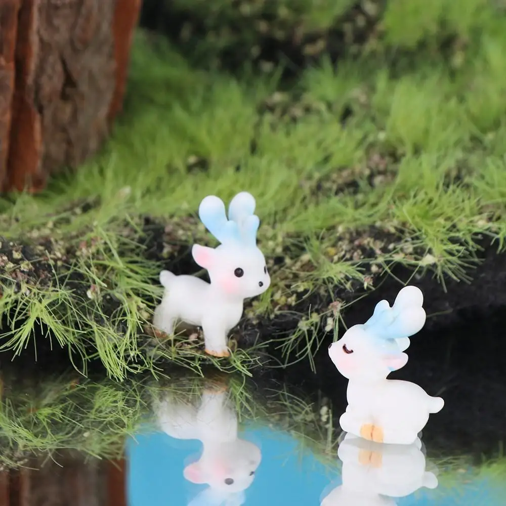

Cartoon Sika Deer Figurines Resin Crafts Cute Elk Miniature Figurines Mini Realistic Deer Statue Outdoor Yard Decor