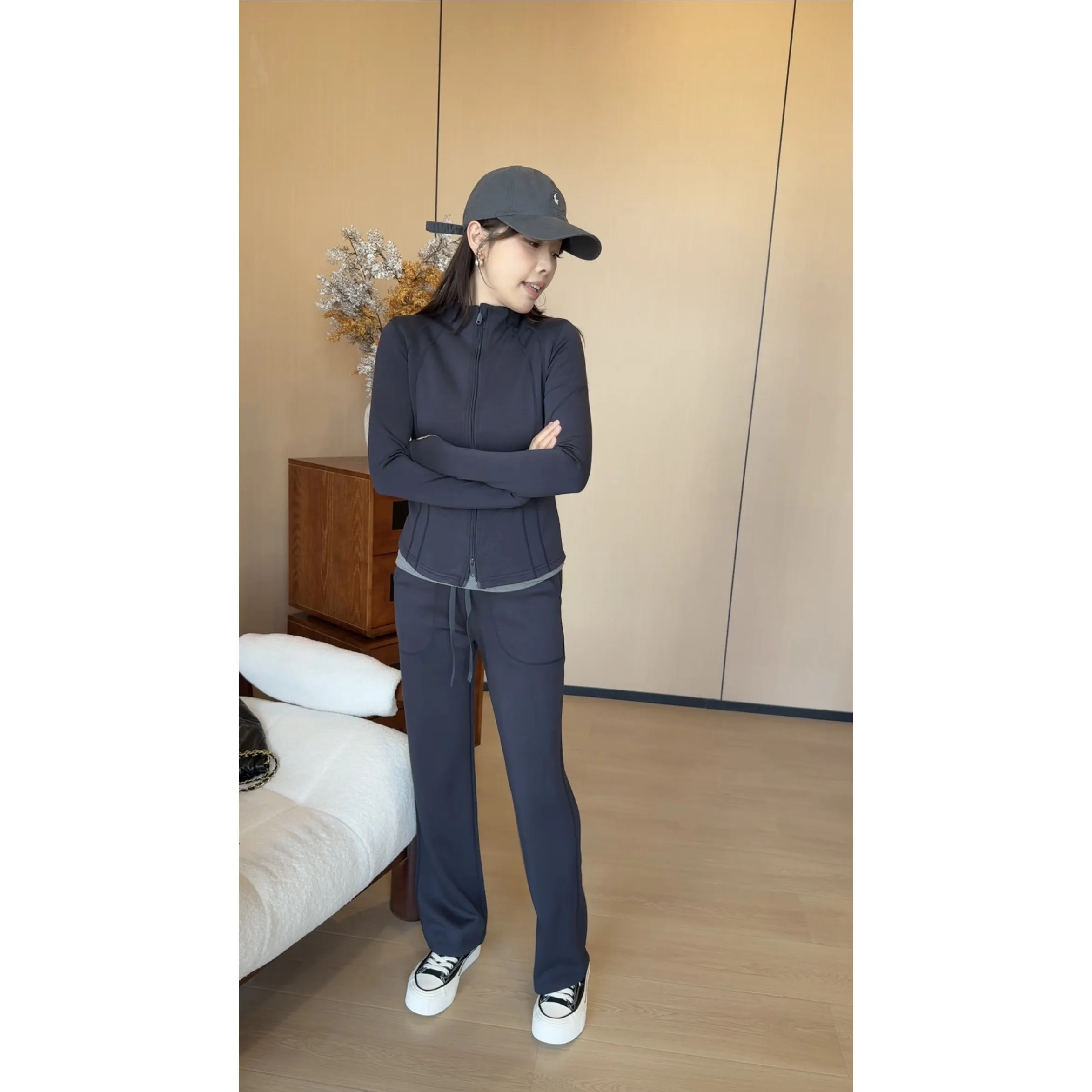 

Комплект из двух предметов: кардиган на молнии с длинными рукавами и брюки с высокой талией, облегающие, с эффектом ледяной прохлады, для женщин.