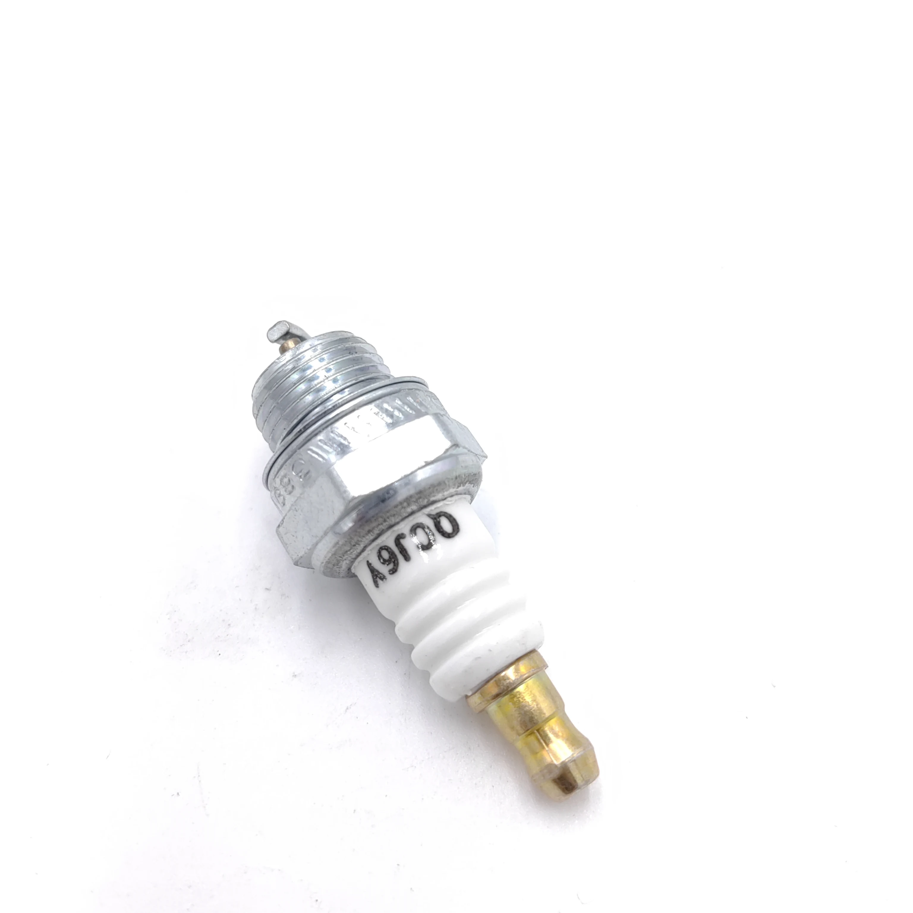 NEW Genuine Champion QCJ6Y CJ6Y RCJ6Y Spark Plug BPMR8Y CJ6