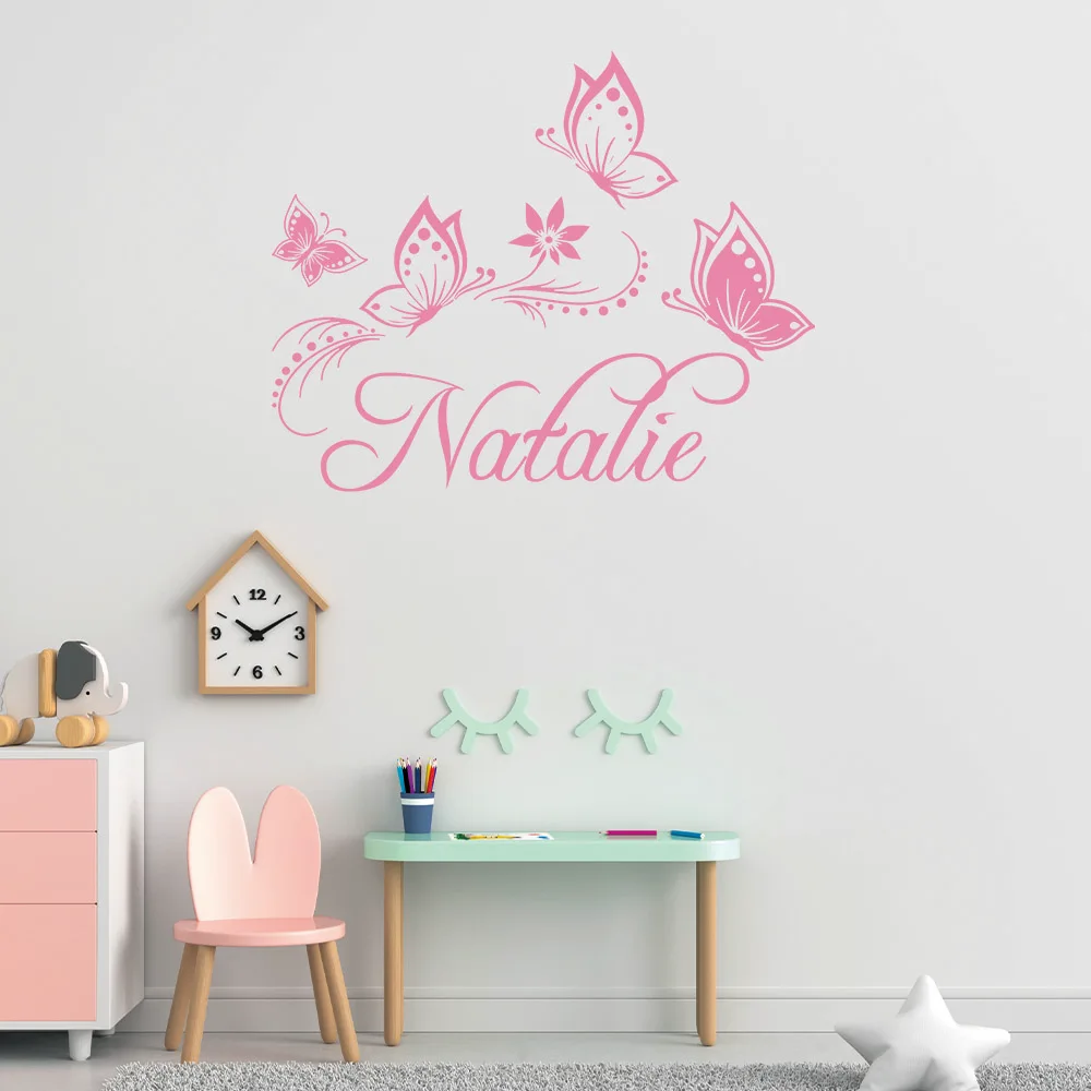 1pc estilo dos desenhos animados personalizar nome personalizado borboleta acessórios de decoração para casa para casamento arte da parede adesivo murais