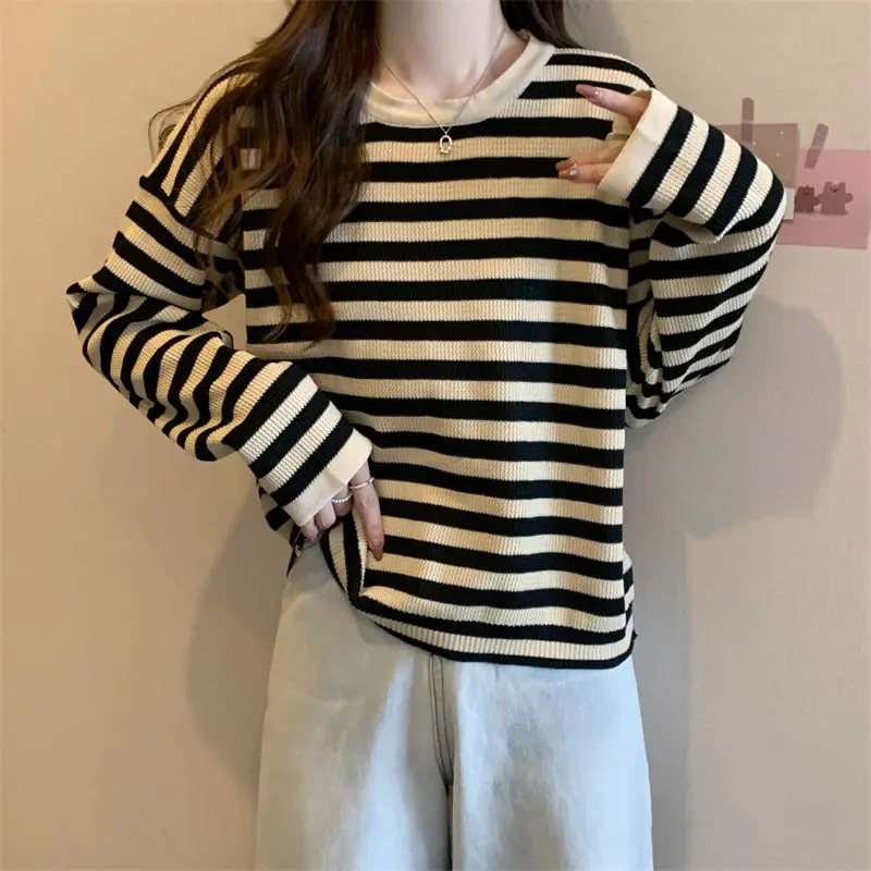 2024 Black Top for Women Off White Tshirt Striped Clothing Loose Red Woman T-shirt Korean Fashion New Arrivals Funny Kpop In Tee