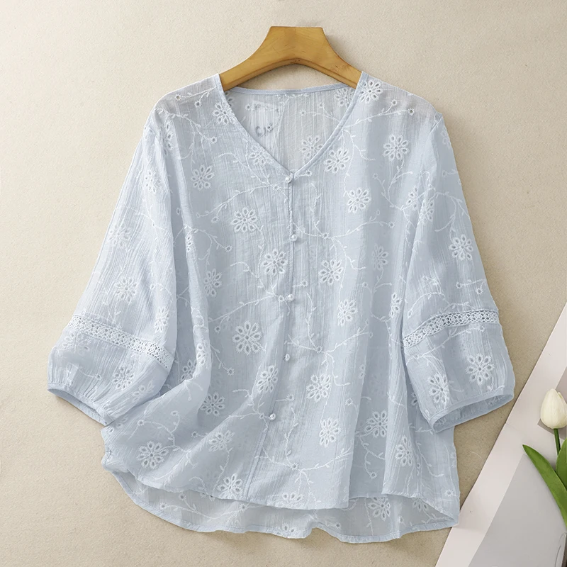 

Loose Pearl Button Embroidered T-Shirt Hollow out V-Neck Women's Casual Fashion Spring Summer New Style Breathable Comfortable