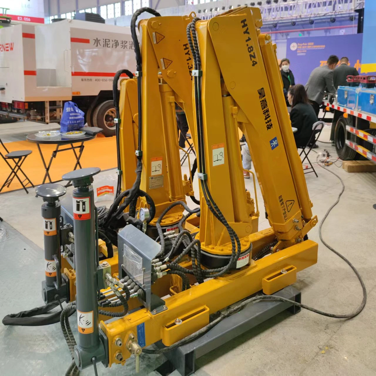 Camión con grúa hidráulica mini de 1.8 toneladas, grúa plegable montada en camión en venta