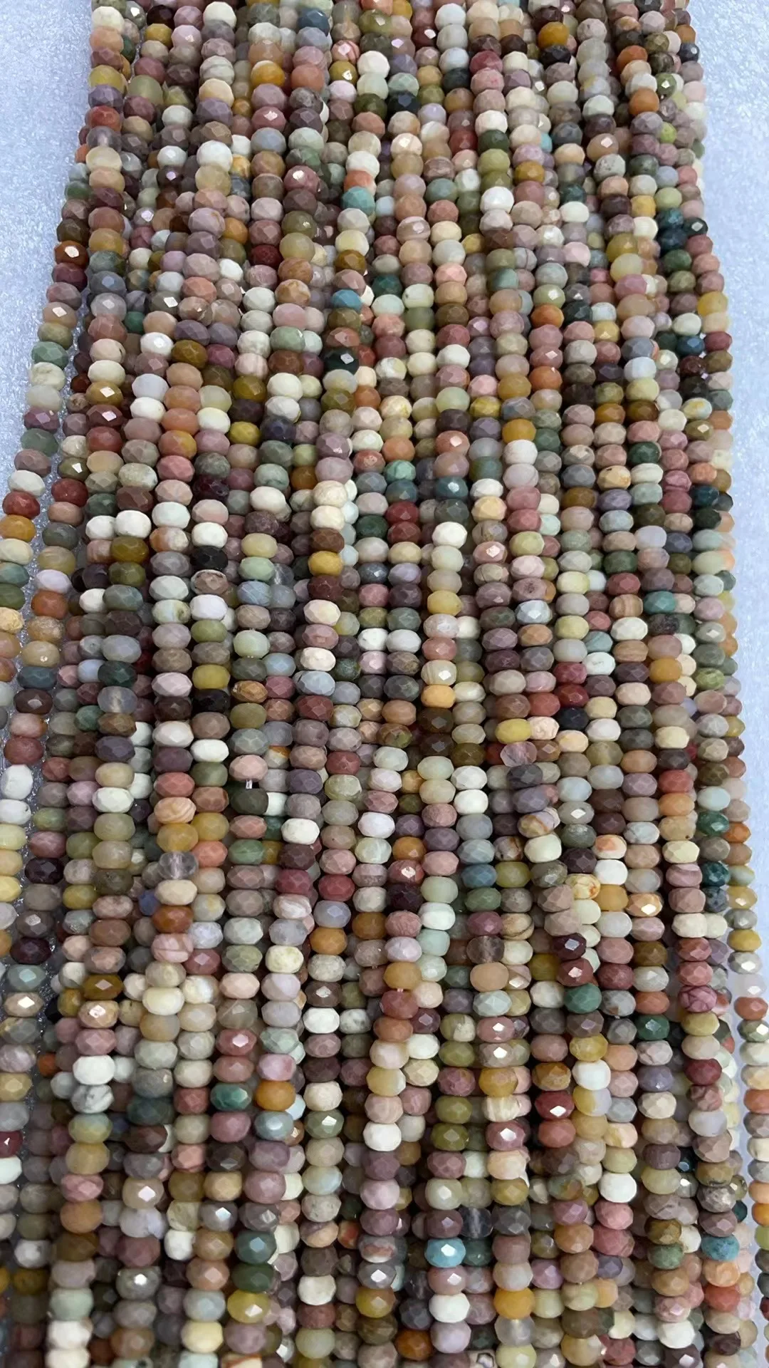

Natural Alashan beads cutangleAbacus beads 3x4mm length39cm