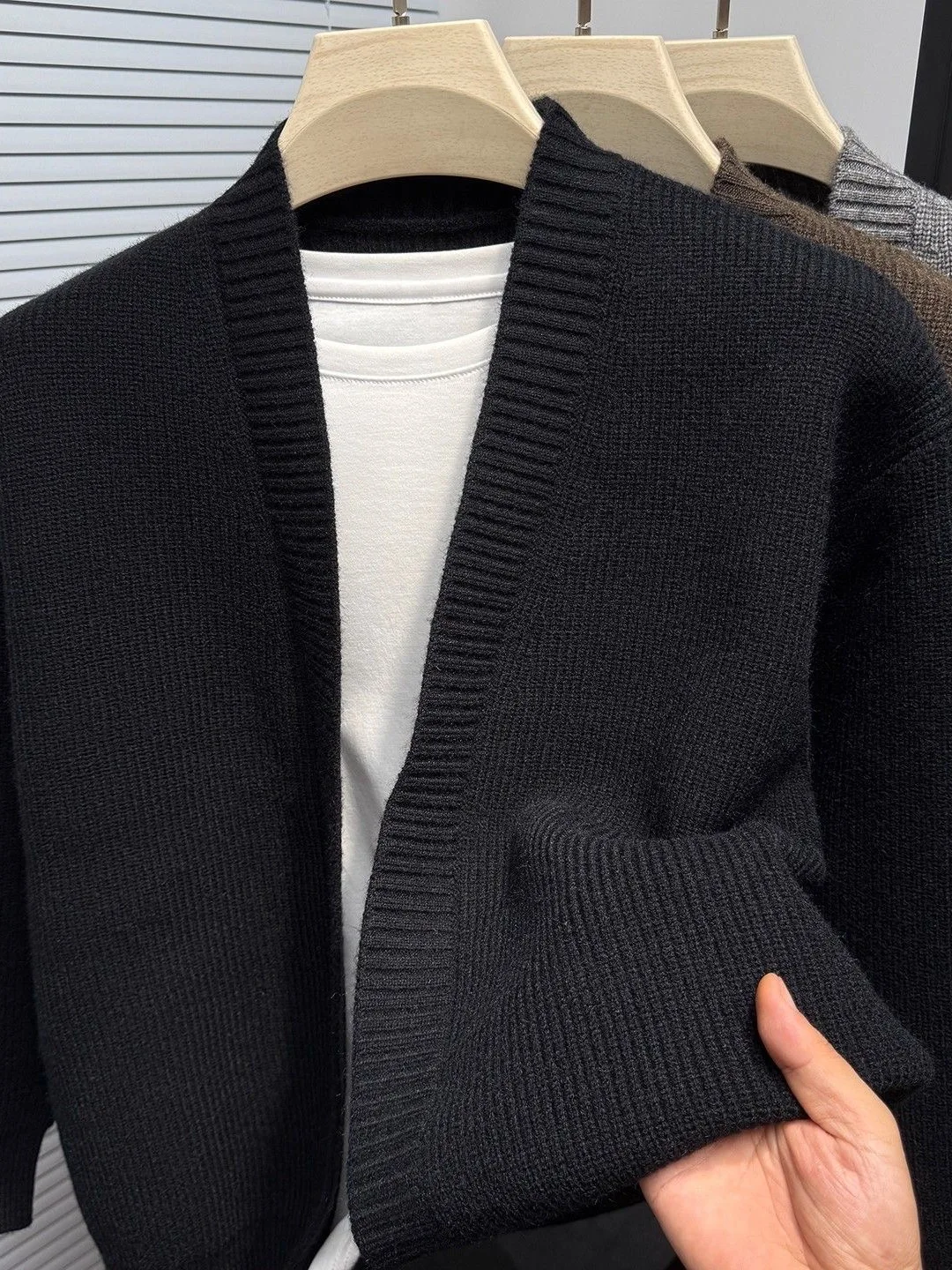 

Мужской вязаный свитер-кардиган в стиле кэжуал с V-образным вырезом, однотонный, на весну-осень, мягкий, удобный, с длинными рукавами