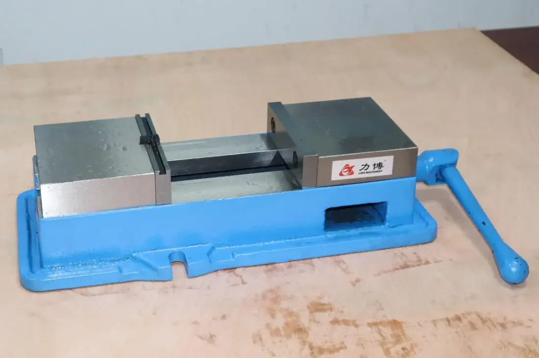 QV Self-centering machine vise