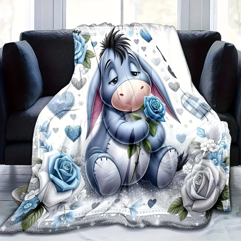 [سوبر سوفت |   Eeyore Plush] قطعة واحدة من بطانية Eeyore القطيفة فائقة النعومة |   مفرش سرير من الفلانيل مع شعار الورود الزرقاء والقلوب