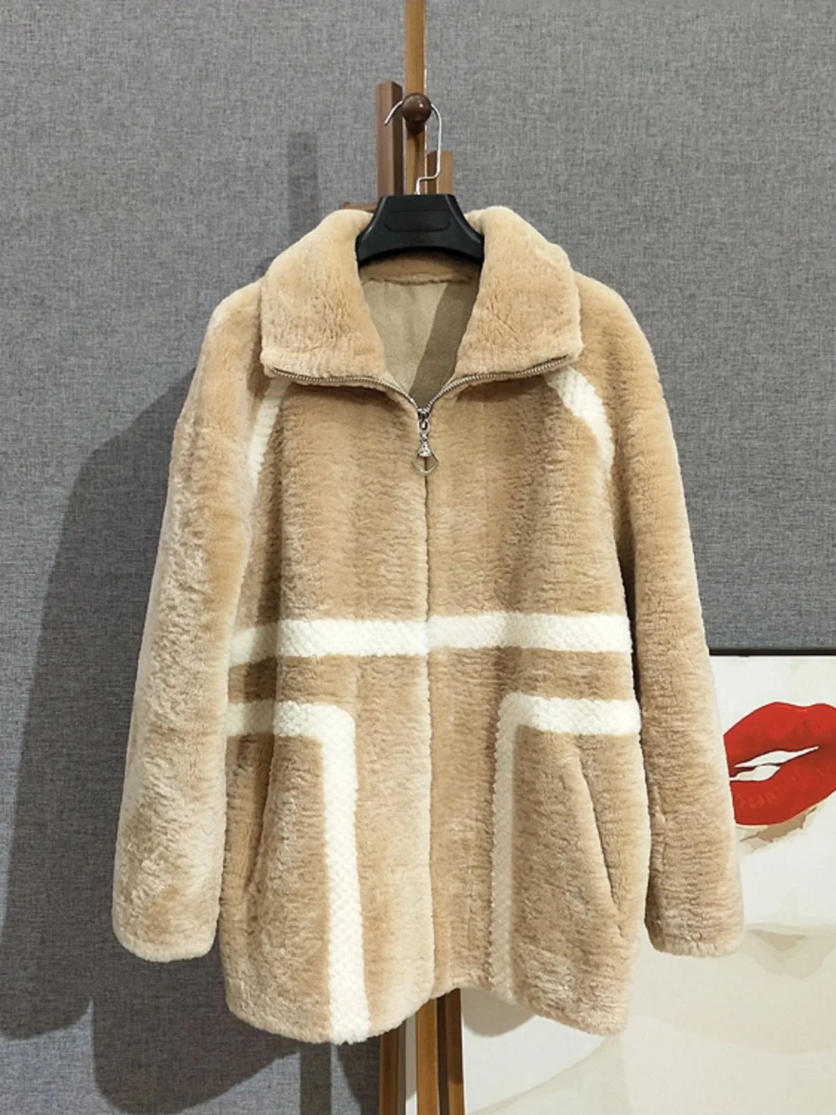 

[Special price]Lamb fur and grass coat with buttocks, particle sheep cut velvet fur integrated coat, women's zipper