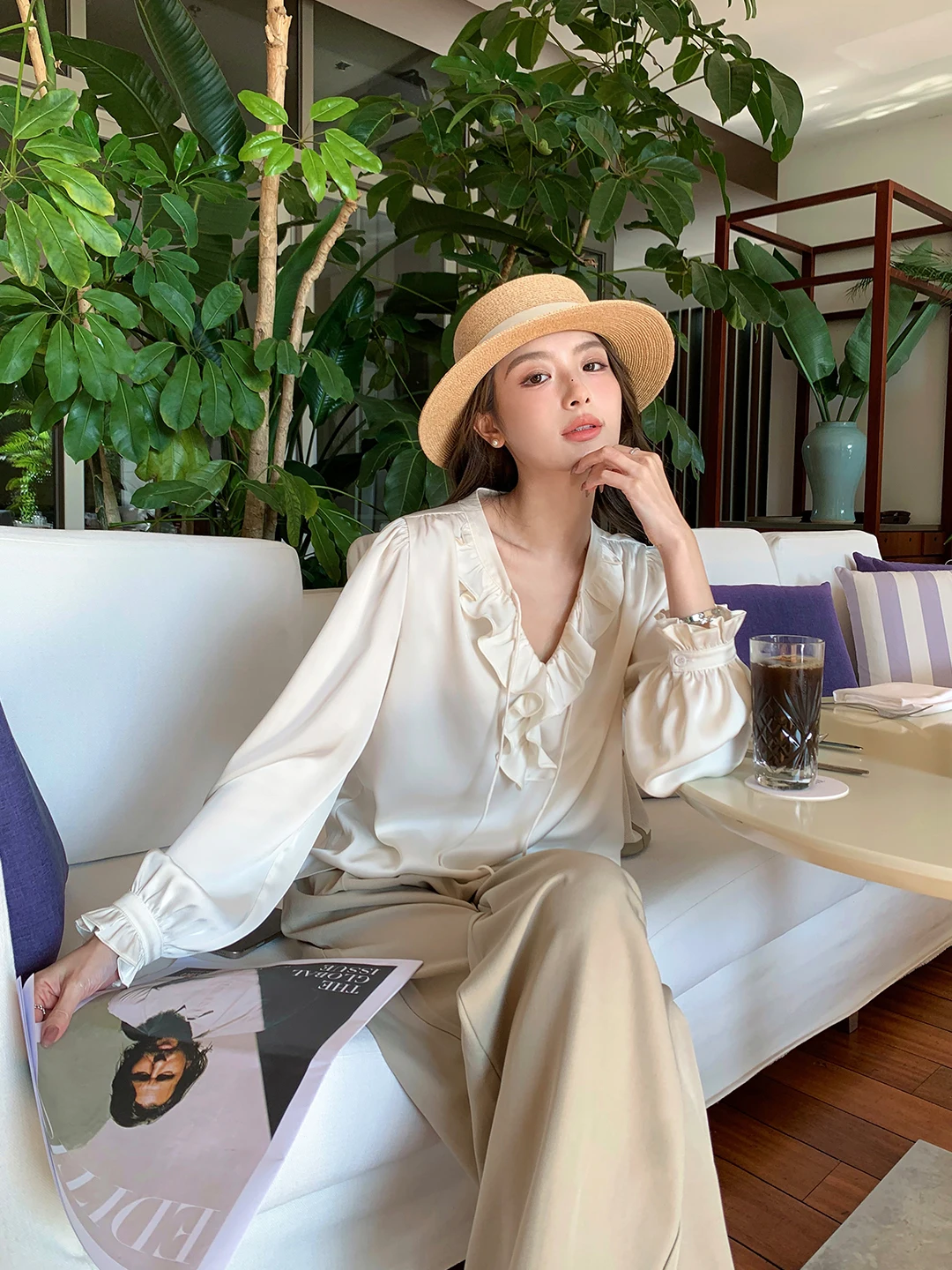 

Ele V-Ne Long Sve Women's irt Loose Design Sensation Lace Trimma Maven Lin Polyester Fiber Non-Sinkable Spring 2026