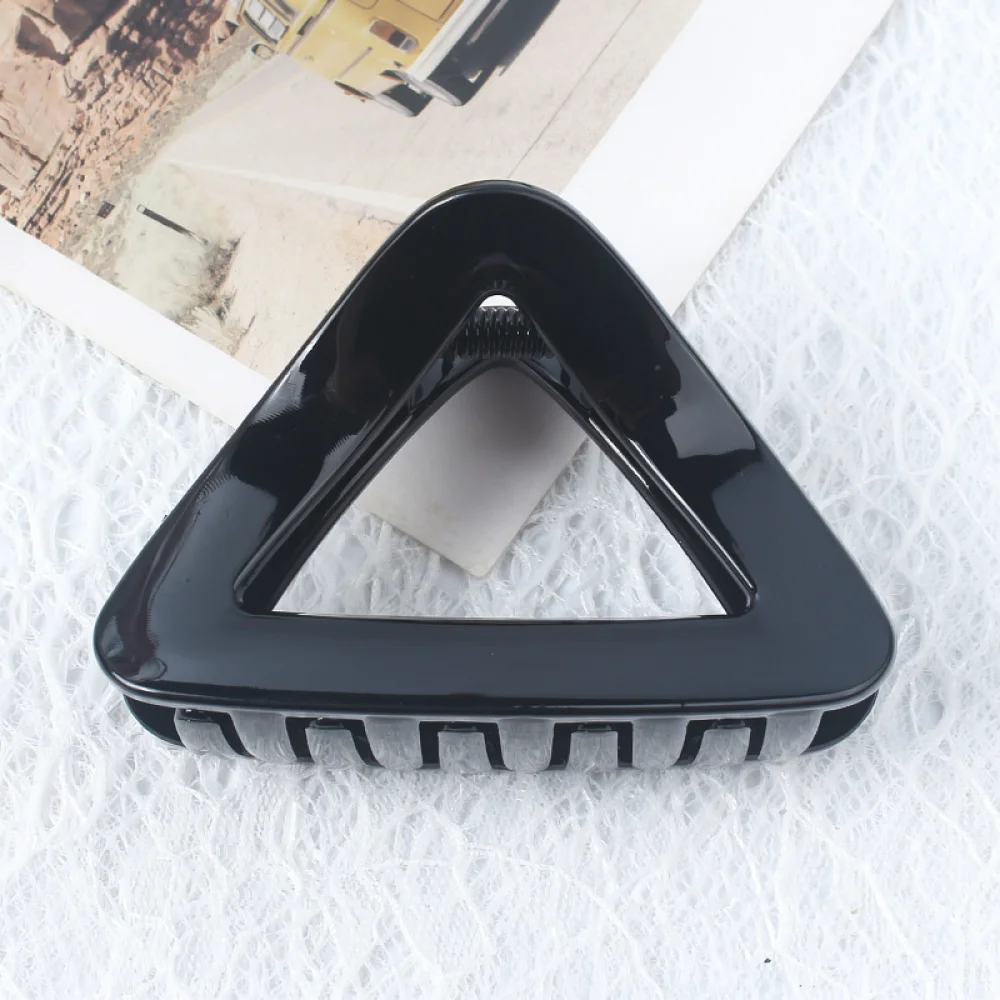 Elegant Matte Shark Claw Clip Hollow Geometric Hair Clip Fashion Minimalist Hair Accessories For Women Daily Updo