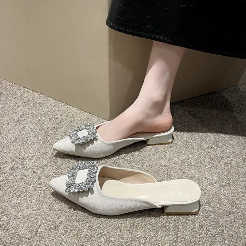 Sandalias de tacon bajo con tiras en la espalda para mujer, zapatos de punta estrecha con diamantes, Nude, 2024 tacchi donna