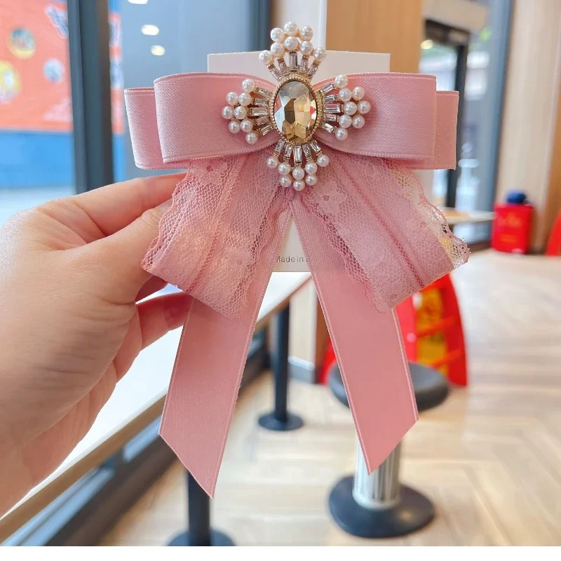 Korean Pink Fabric Lace Bow Tie Brooches for Women Cross Pearl Crystal Shirt Collar Pins Fashion Brooch Wedding Party Jewelry