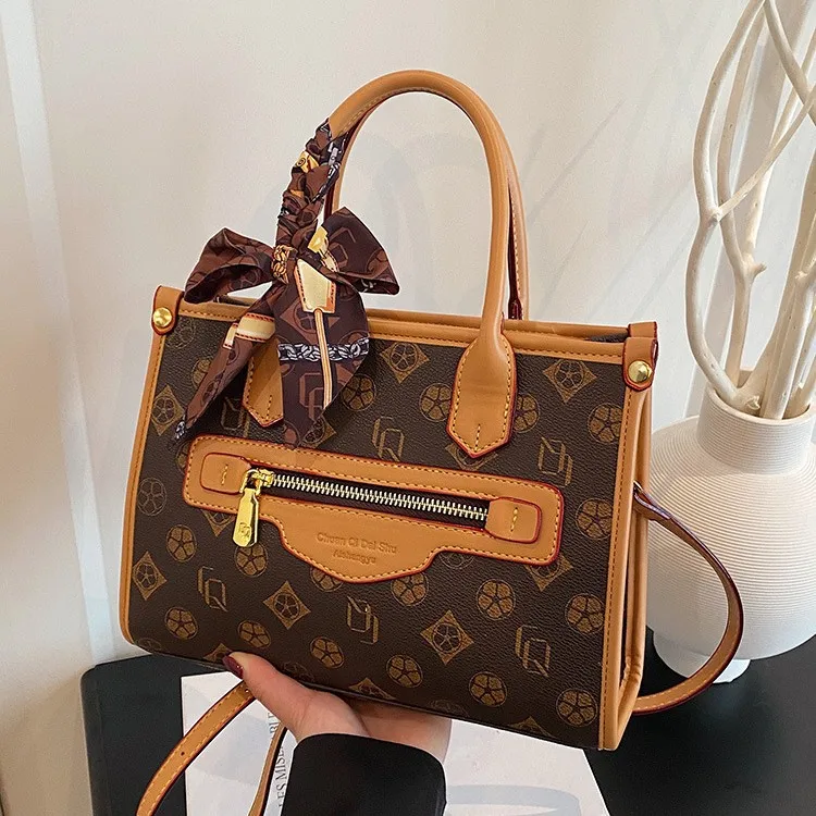 

2025 Spacious Tote Bag Minimalist Shoulder Purse for Women Large Capacity Crossbody Tote Textured Bag Versatile Commuter Bag​