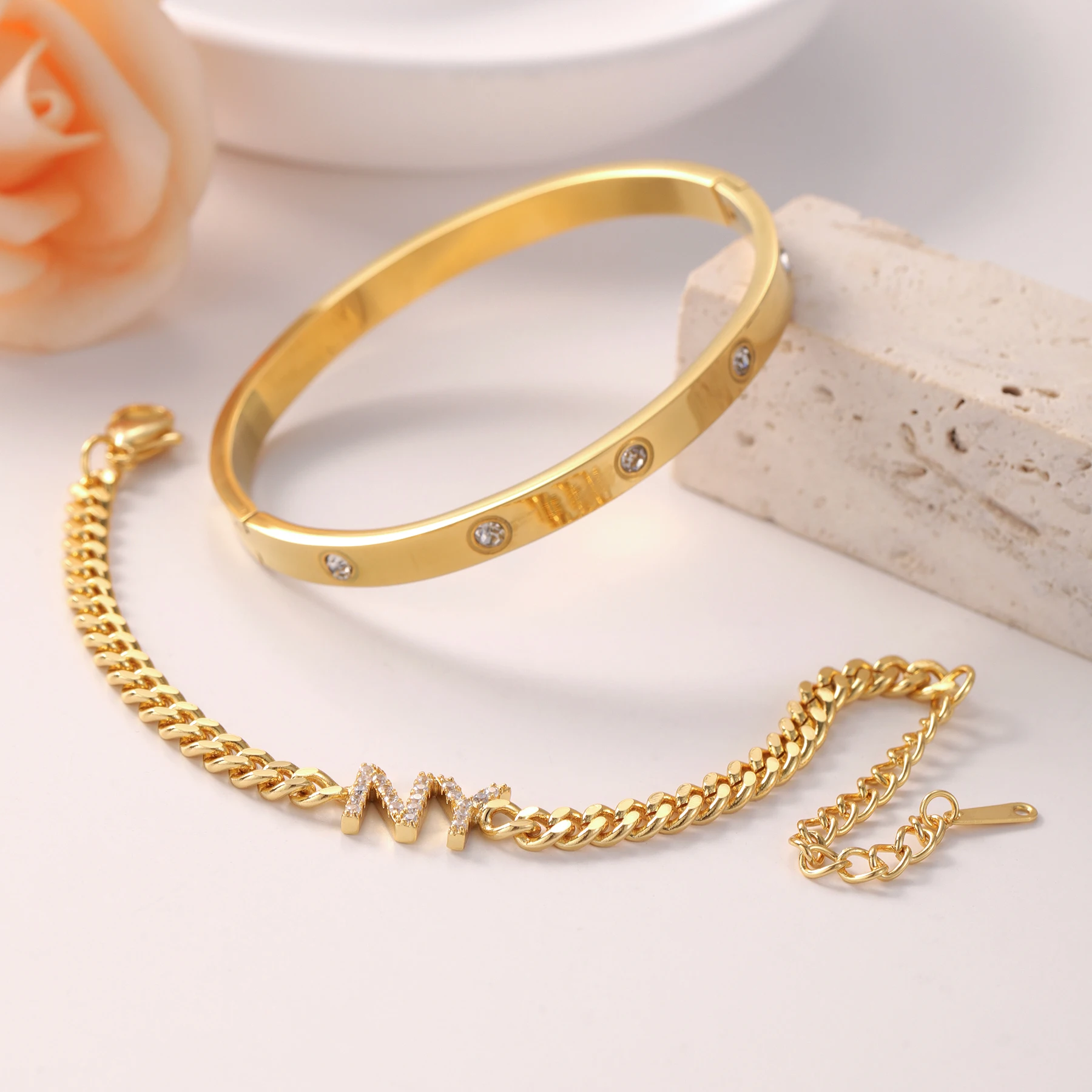 Set di braccialetti con lettere in zirconi personalizzati Bracciale con diamanti impilabili a doppio strato Catena cubana Regalo di Natale in oro 18 carati Tendenza 2025 per lei