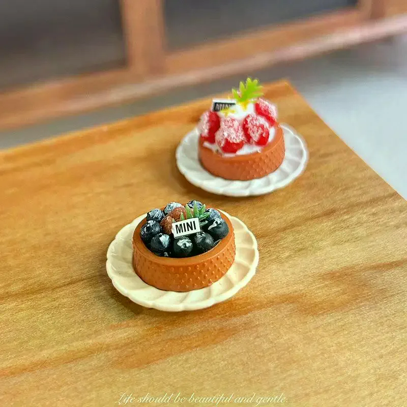 قطعة واحدة من نموذج طعام محاكاة لطيف، كعكة خبز مصغرة بمقياس 1/6، كعكة توت أزرق، تارت فراولة، لعبة طعام لبيت الدمى، إكسسوارات دمى