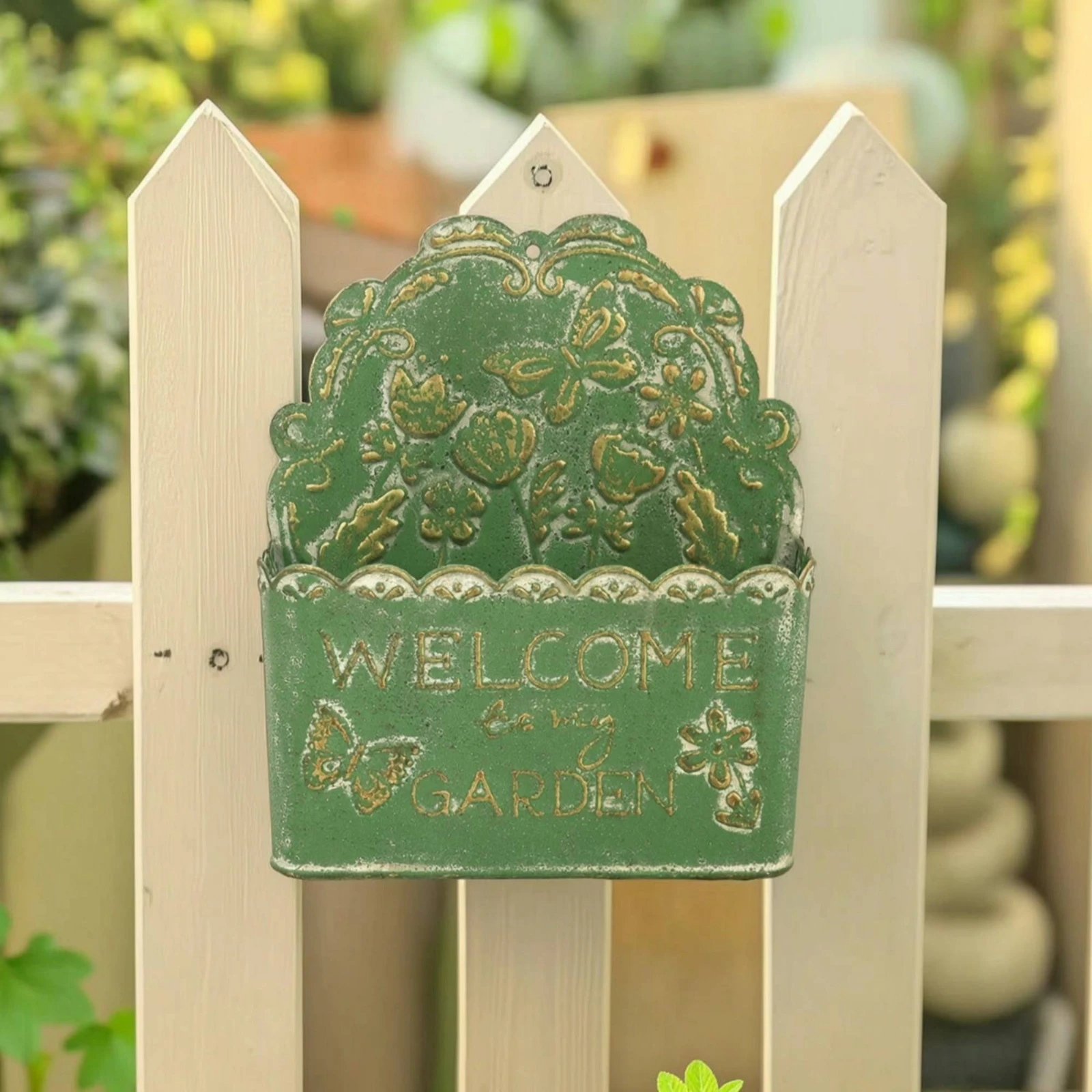 Wall-Mounted Iron Planter Rustic Metal Wall Pocket Planter Compact Farmhouse for Gardeners, Patio, Porch