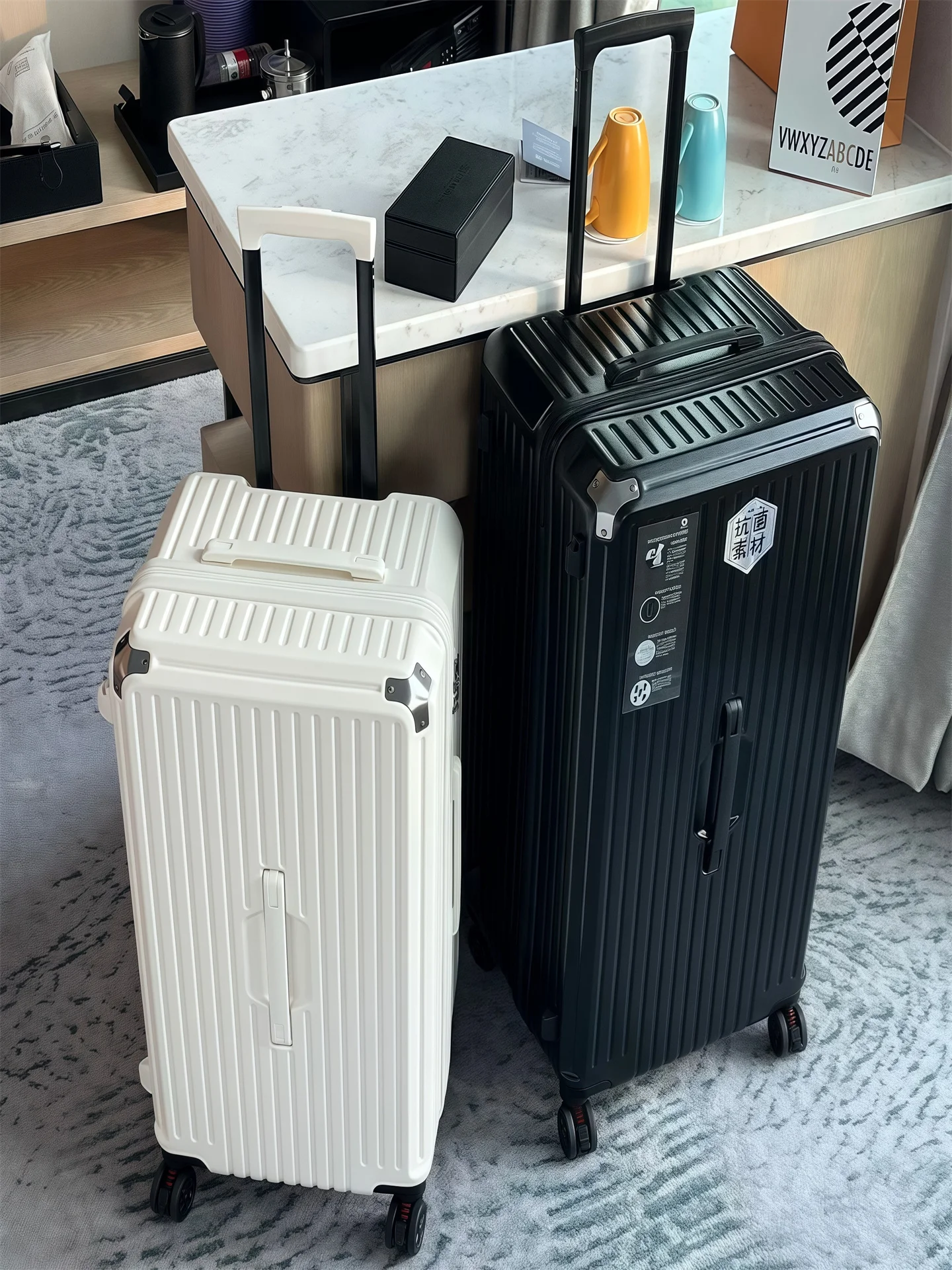 

2025 New Large Capaci Lage Bag Women's Durable Roller Suitcase 28 Inch All Direction Wheels Travel Password Leather Case