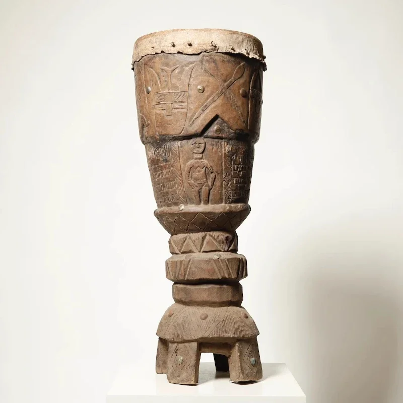 Hundred-year-old African drum ceremony drum musical instruments pure handmade antique collection decorative ornaments