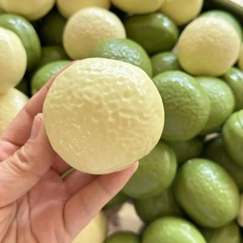 Schokoladenkuchen-Quetschball, lustiges, knuspriges Spielzeug in Lebensmittelform für interaktives Eltern-Kind-Spiel zu Hause – Detail 5