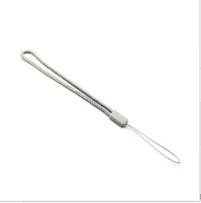 Correa para teléfono gris con dije.