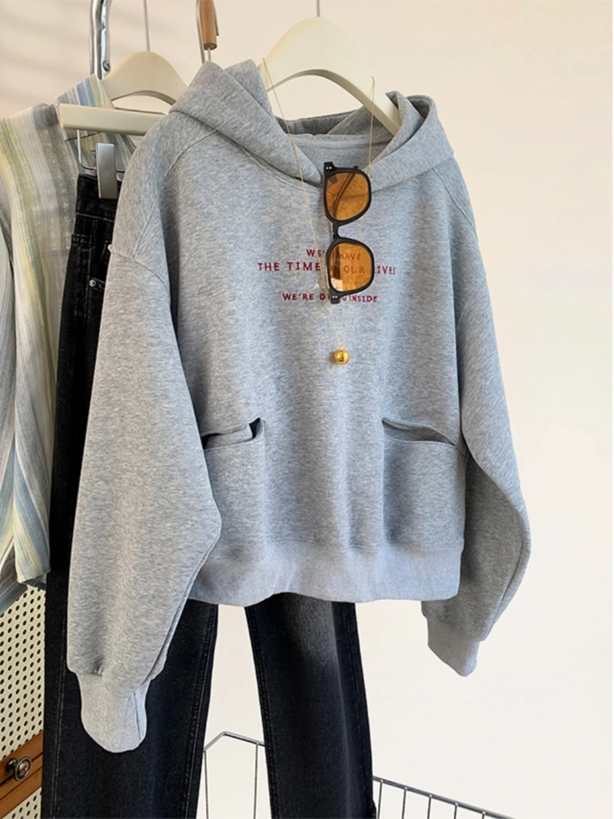 ay Kapuzenpullover Damen Herbst Winter Neues lockeres Schlankheitsoberteil Trendiger Hut irt Oberbekleidung Kleine Größe Faionable