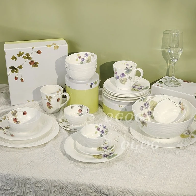 

Japanese - Style Bone China Tableware Bowls Plates Cups Saucers and Mugs Exquisite Tableware for Home Use and Gifting