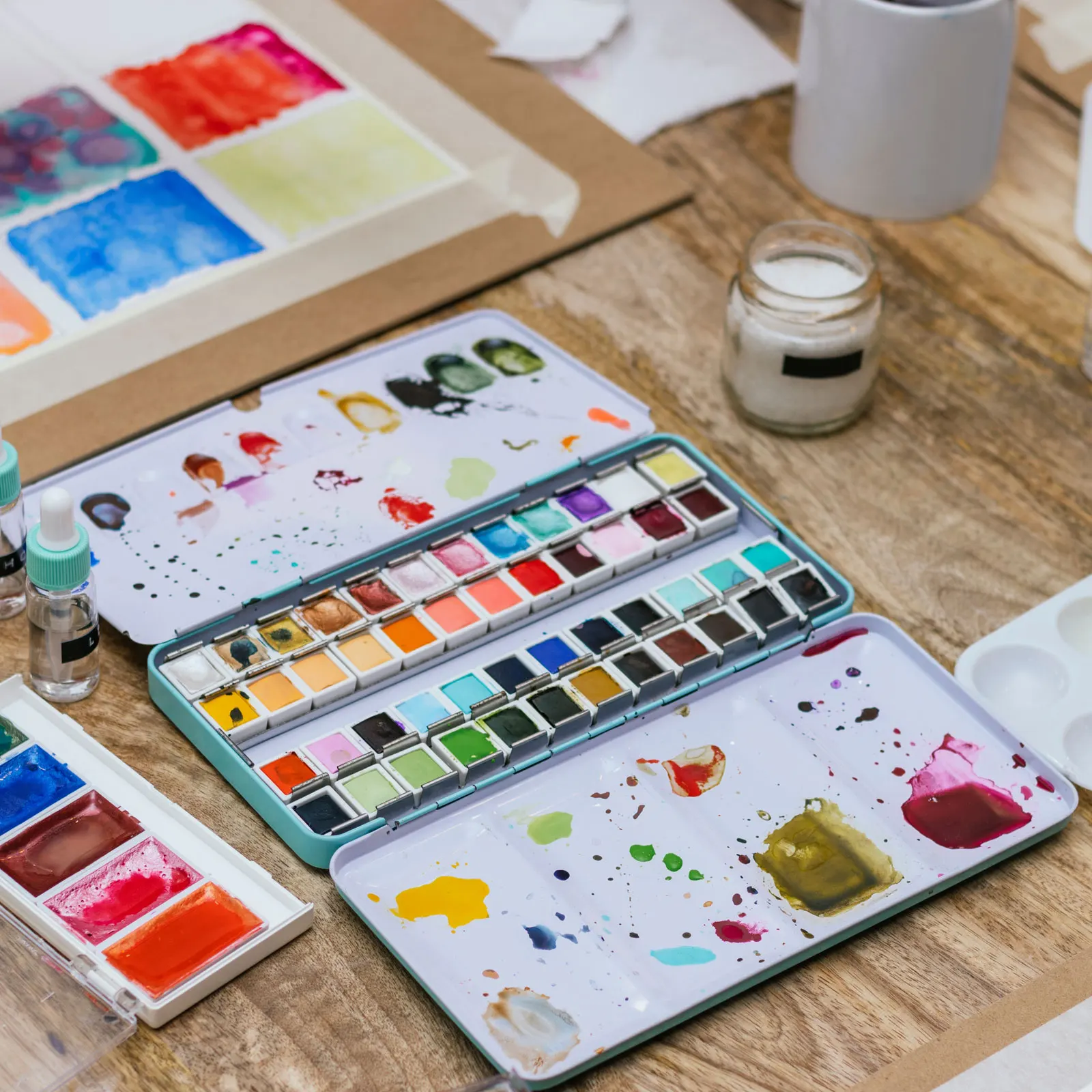 Art Metal Watercolor Tin with Fold-Out Palette Watercolor Tray Palette with 28pcs Empty Watercolor Half Pans Palette Paint Case