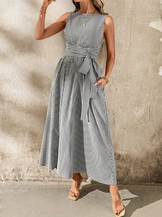 

Модное женское платье больших размеров с круглым вырезом без рукавов и поясом