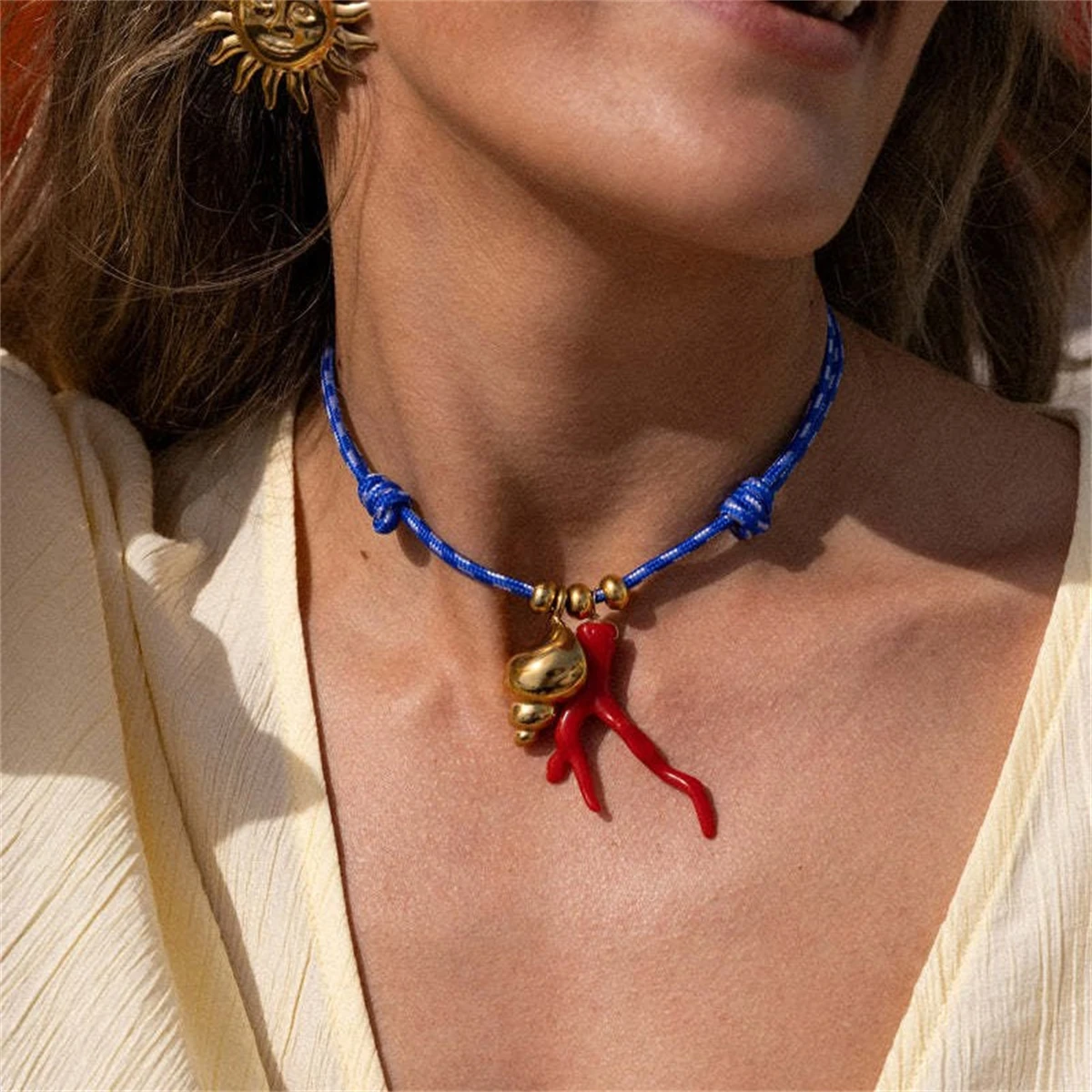 Collar de pez dopamina Colgante de caracol coral Color chapado en oro Cuentas de colores retro preservadas