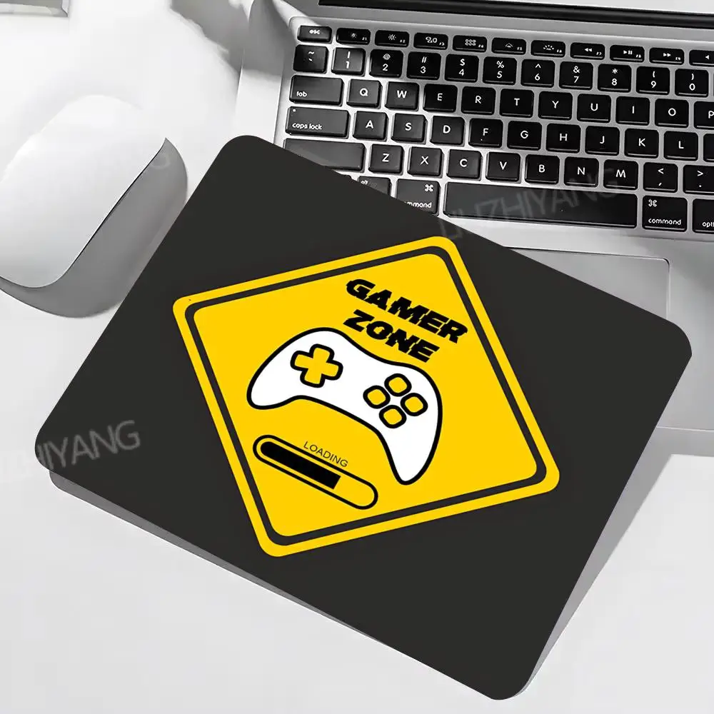 

Gamepad pattern Mouse Pad Multi-size Square Computer Office Game Table Mats Rubber Anti-slip Mousepads Small Decor Desk Pads