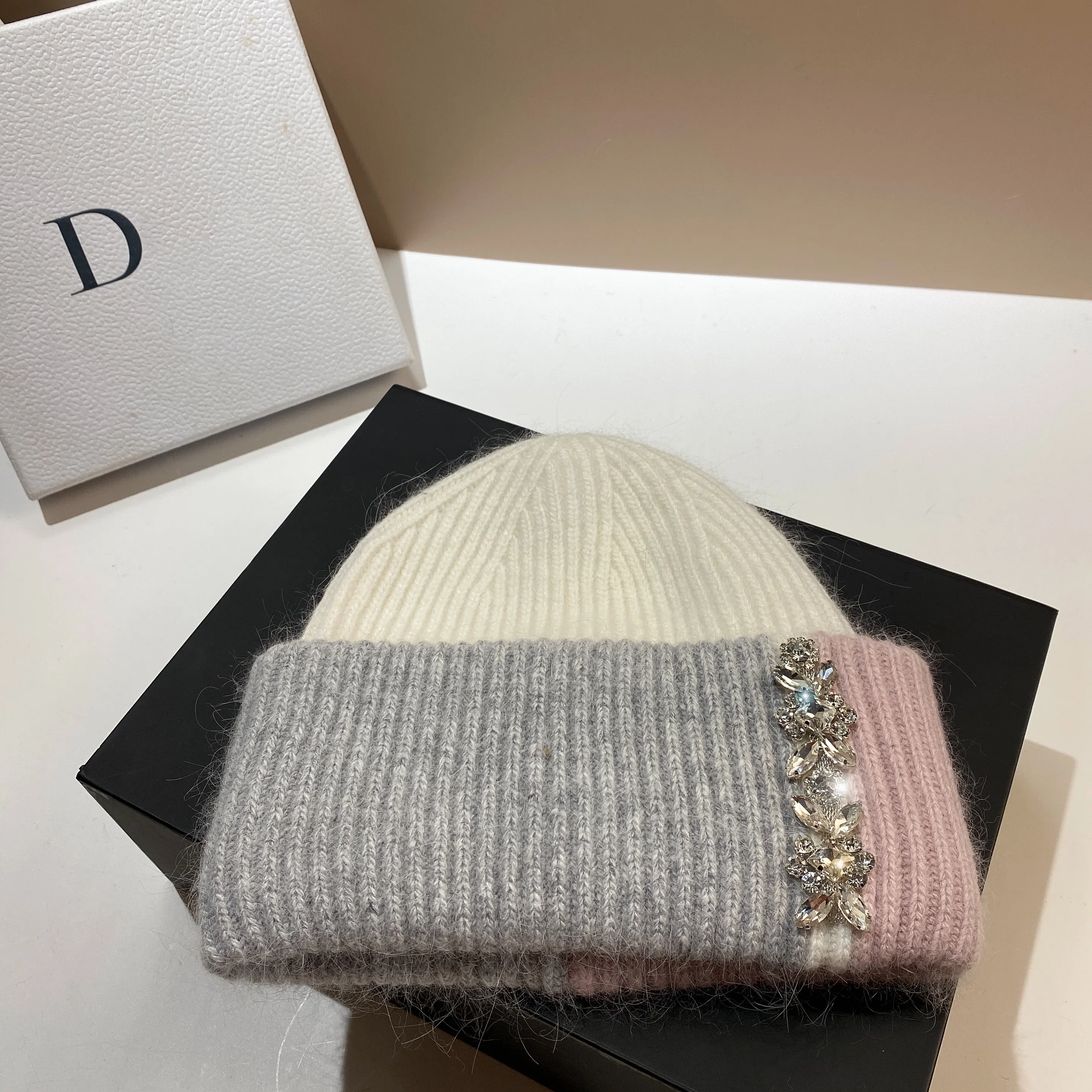 Western-style rhinestone wool cap French ladies light luxury rabbit fur knitted hat autumn and winter warm pullover cap