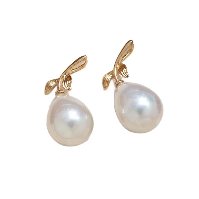 2 Pieces 10*21mm  Copper Plated Gold Leaf Shape Pendant  DIY Jewelry Discovery Baroque Pearl Doll Pin Accessories Materials