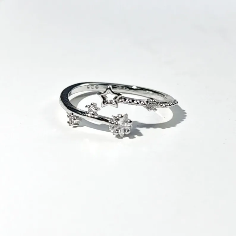 

Hollow Star Micro Inlaid Ring for Women, Light Luxury, Niche Design, Korean Version, Simple Temperament, Food Ring