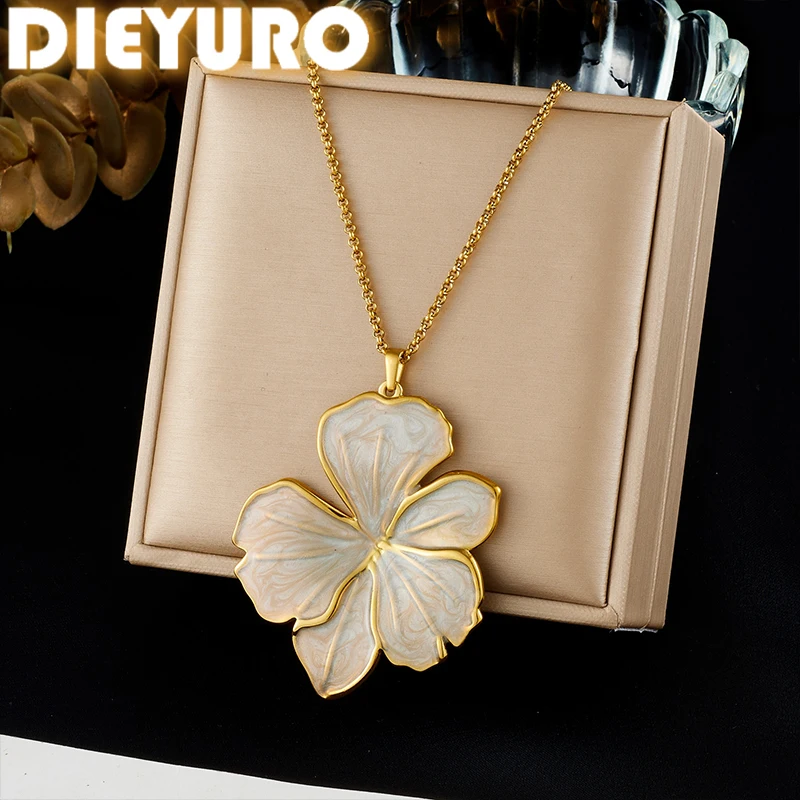 DIEYURO 316L Edelstahl-Halskette mit leichtem, luxuriösem, goldweißem Emaille-Blumenanhänger für Damen, klassische, nicht verblassende Halskette