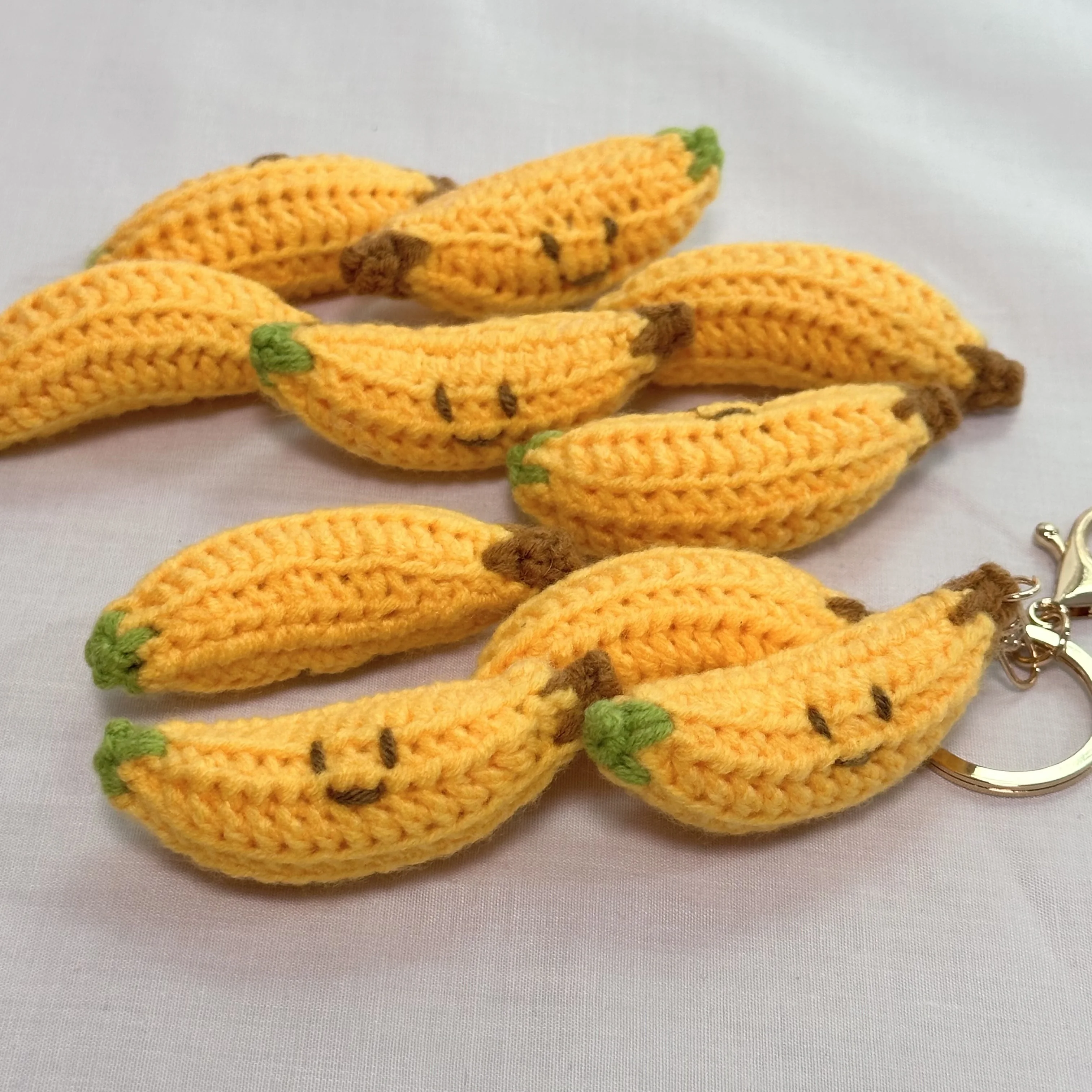 Handmade Smile Banana Crocheted Keychain Wool Keyring Creative Car Bag Decoration Jewelry Gift DIY Knitted Small Pendant Wool