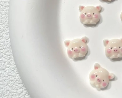 Glossy Cute Childlike Pig's Head Fart Pig's Ass Cartoon Manicure Mini Diy Cream Resin Jewelry Wearing Armor Decoration